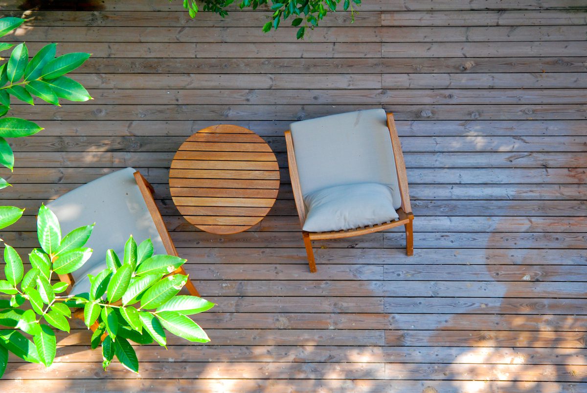 outdoor balcony ideas for entertaining and decorating