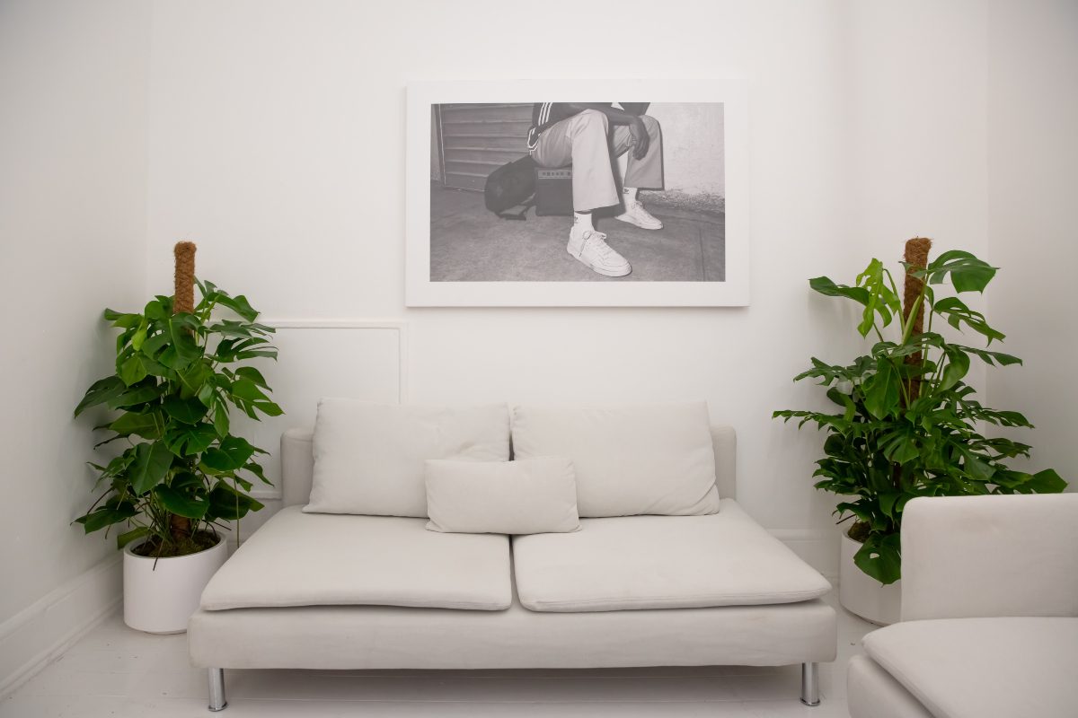 minimalist living room ideas like simple furniture is an easy decor idea