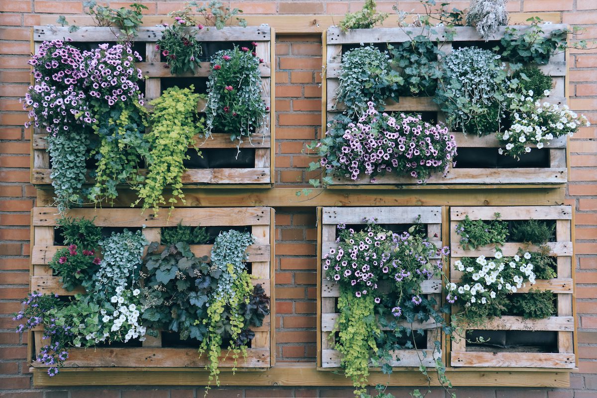 outdoor balcony ideas for entertaining and decorating